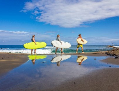 Rincon Surf School-Clases Grupales de Surf con Rincon Surf School