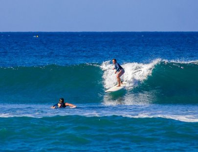 Rincon Surf School-Clases Grupales de Surf con Rincon Surf School