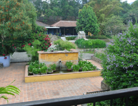 Hotel Quinta De Las Flores-A Hotel with a colonial style courtyard