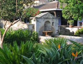 Hotel Quinta De Las Flores-A Hotel with a colonial style courtyard