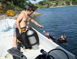 El Salvador Divers-Centro profesional de buceo en el maravilloso lago Coatepeque