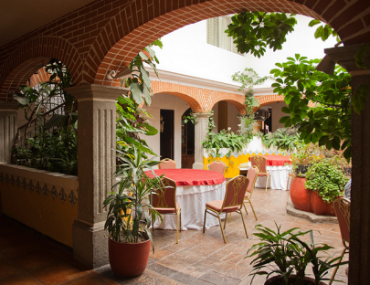 Hotel El Carmen-Come and relax in Antigua in this amazing hotel just one block from Central Park