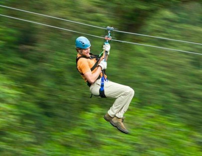 Vuela por los aires haciendo canopy en Rainforest Adventures - Rain Forest Adventures