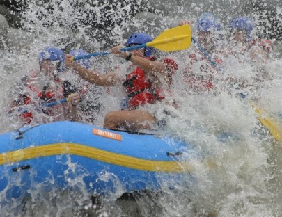 Exploradores Outdoors-Explore the River Pacuare on a one or two trip day trip
