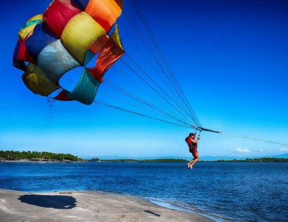 El Salvador Adventure-Paragliding adventure over Coatepeque Lake 