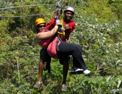 Roatan Henry`s Tour-Enjoy the adrenaline of Ziplining through the Roatán forest