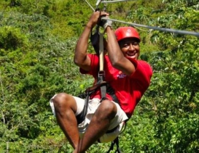 Roatan Henry`s Tour-Enjoy the adrenaline of Ziplining through the Roatán forest
