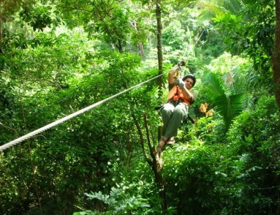 Roatan Henry`s Tour-Enjoy the adrenaline of Ziplining through the Roatán forest