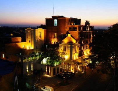 Sit back and enjoy the comfort and luxury of a status Hotel - La Mision, Hotel Boutique